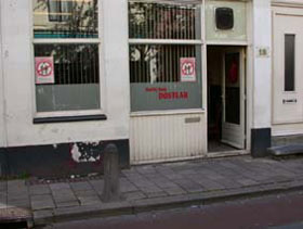 poster bij een koffieshop